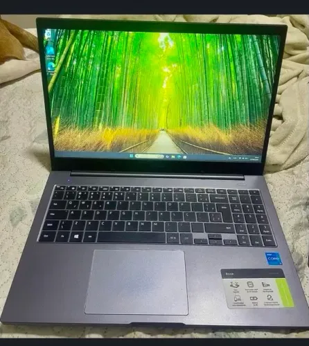 Notebook Samsung Book NP550XDA - Intel Core i3 11ª Geração - Pouco Usado