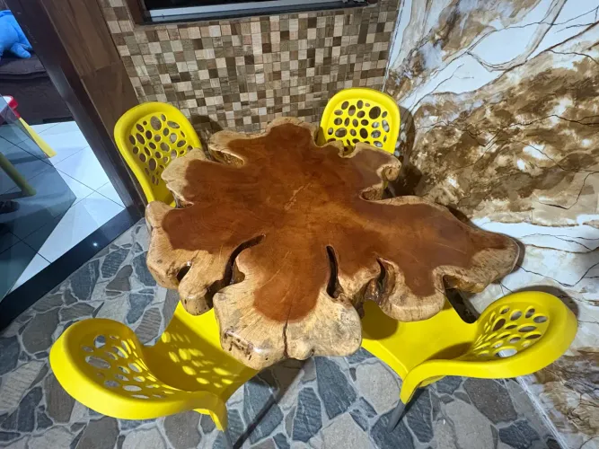 Mesa de jaqueira