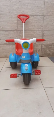 Triciclo Velotrol com empurrador  infantil 