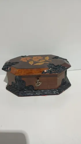 Caixa porta-jóias antiga de madeira marchetada com chave - 15x 11x 6 cm