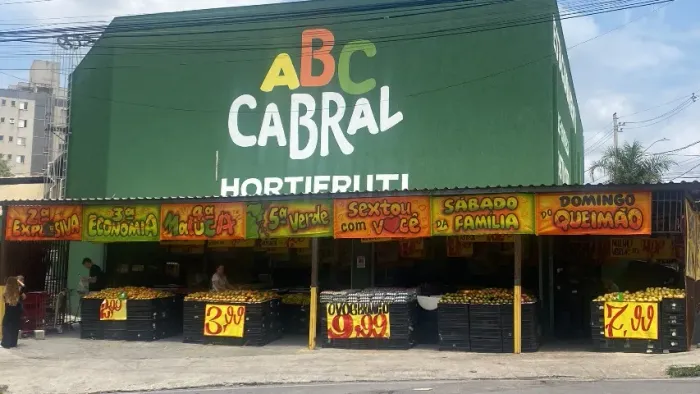 Vagas para repositor, operadora de caixa e serviços gerais