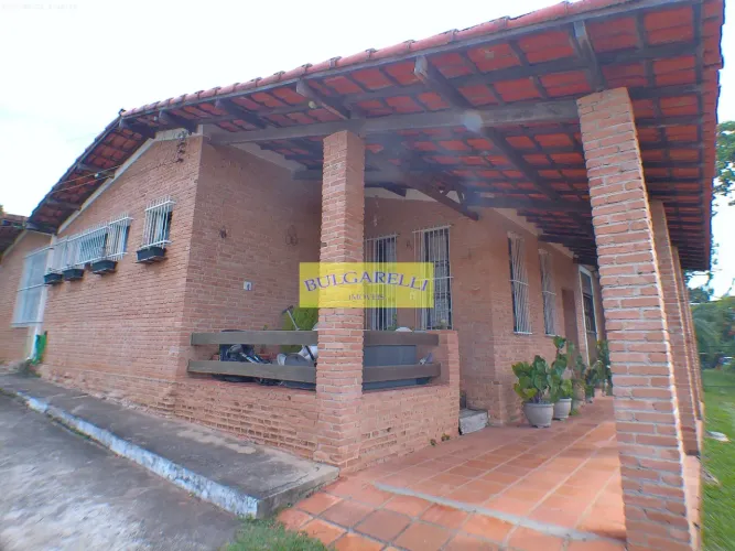 Chacara à venda ou Permuta , 2 Lindas Casas e Imenso Terreno Livre em Òtima Região no Bair