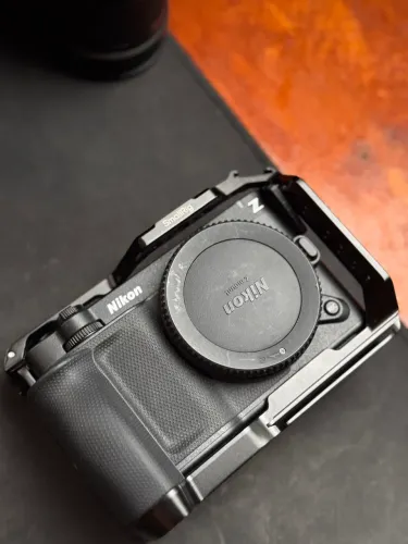 Nikon zr