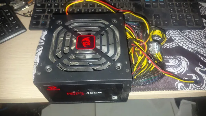 Fonte de Alimentação Redragon RGPS 400W 80 Plus