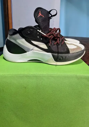 Jordan zoom separate tam 44