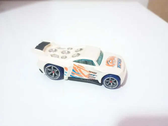 Hot Wheels Acceleracers - Bassline