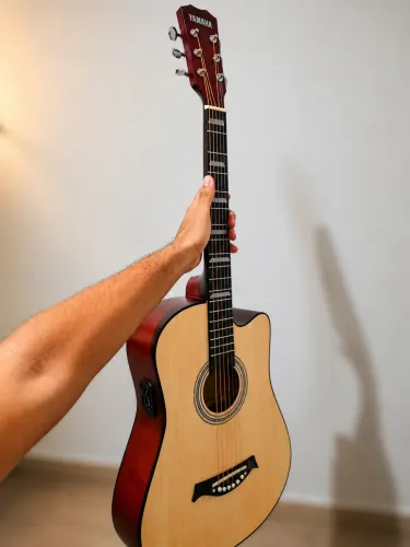Violão Yamaha elétrico