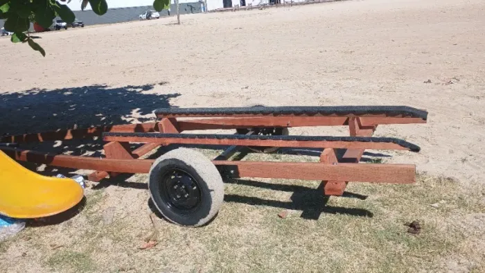 Carreta de encalhe / carretinha reboque para bote