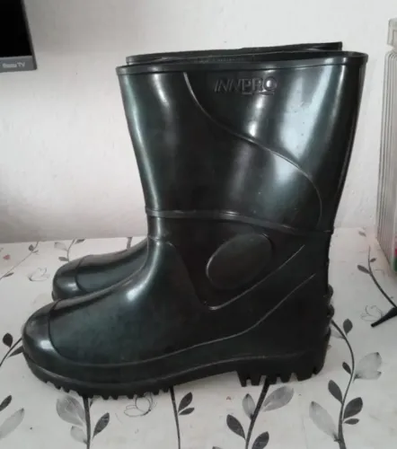 Bota de borracha/pvc Innpro Cano Médio Tamanho 40 R$ 40,00