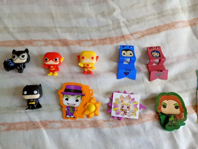 9 miniaturas coleção DC Comics Kinder 