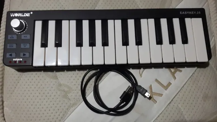 Mini Teclado Sintetizador Easykey 25 Teclas