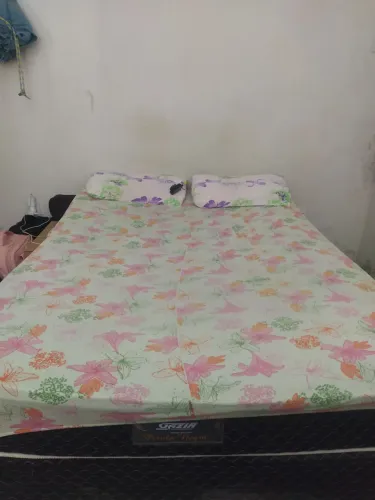 Cama semi nova