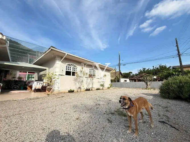 Casa Terrea com 3 Dormitórios na Armação do Pântano do Sul - Florianopolis/SC