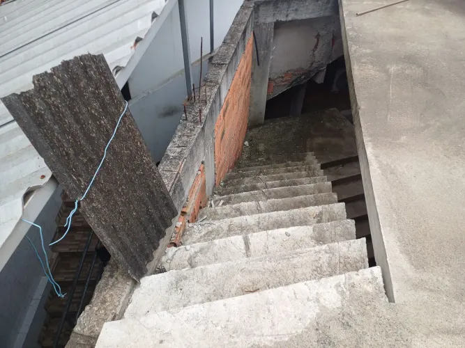 Vendo tereno com estrutura pra 3 laje.