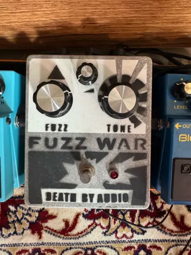 Pedal de Fuzz Death By Audio Fuzz War