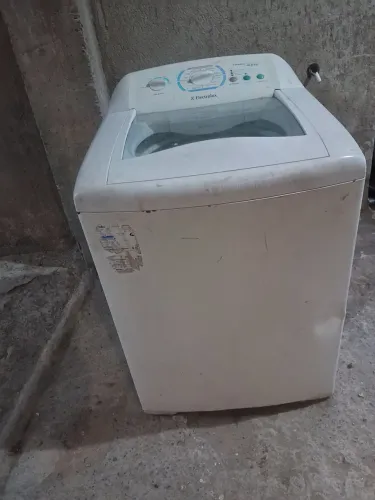 Vendo máquina de lavar Electrolux 12kg funcionando mais está vazando água vendo por 150 re
