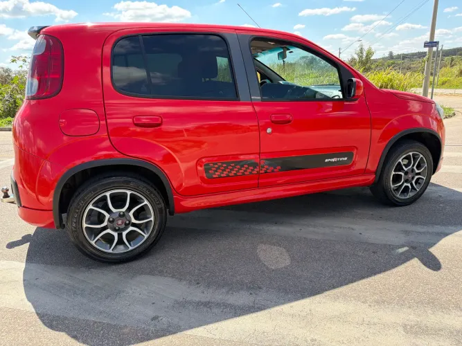 Fiat Uno Sporting 1.4 EVO Fire Flex 8V 4P 2013