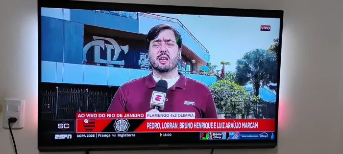 PROMOÇÃO! VENDO SMART TV PHILIPS AMBILIGHT LED 47 POL. 3D R$900,00 (NEGOCIÁVEIS)