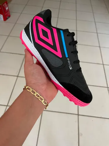 Chuteira umbro modelo PRO5