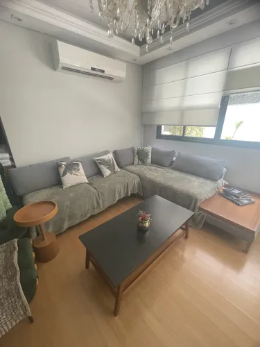 Sofá em L com mesa 4 lugares