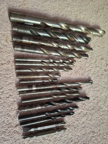 Brocas, pra ferro, madeira, e concreto.