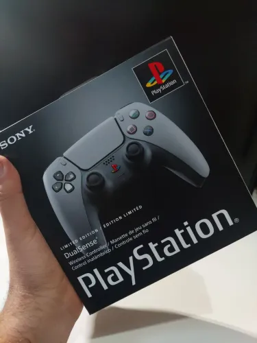 Controle PS5 DualSense Edição especial 30 anos