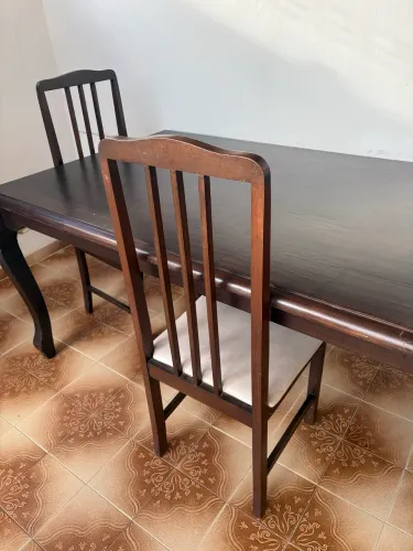 Conjunto de mesa e cadeiras