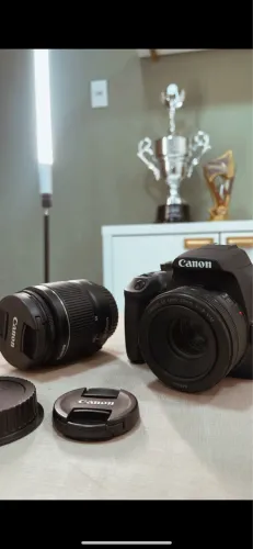 Kit Cânon T7+ com lente 18-55mm e 50mm. Acompanha todos os acessórios.