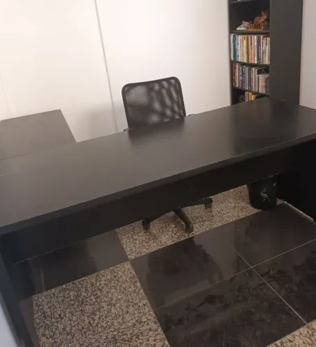 Mesa escritório em L