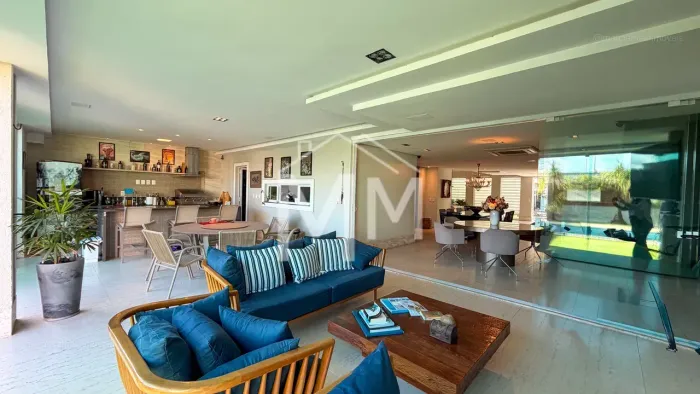 Espetacular casa com 370 m2, 4 suítes, porteira fechada com fino acabamento, disponível na