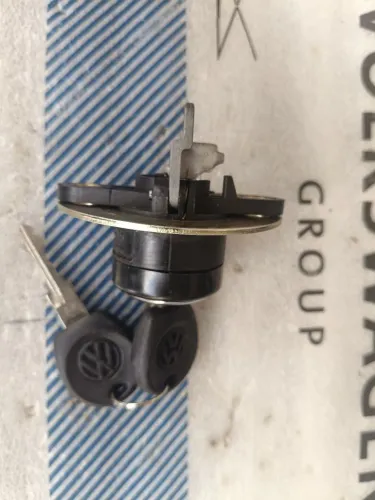 Fechadura original nova VW Santana 91 a 2006 tampa traseira 