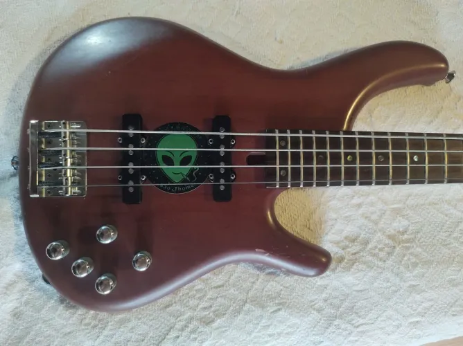 Tagima Millenium 4 cordas