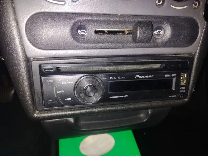 Rádio e Cd automotivo, completo, c/ controle, ótimo estado.