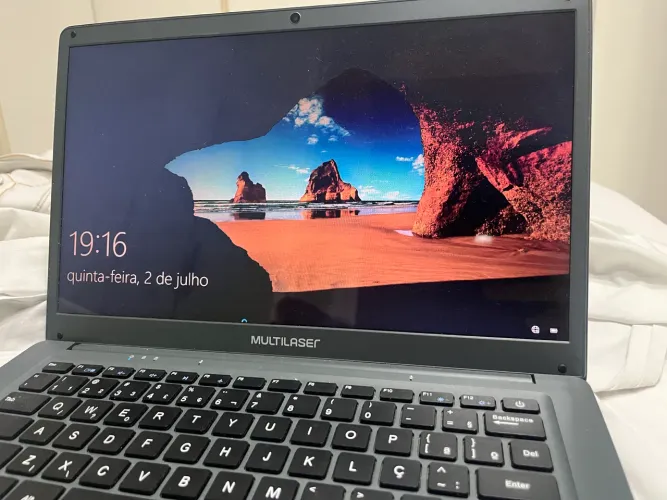 notebook multilaser em ótimo estado usado por 3 meses com carregador e capa para notebook