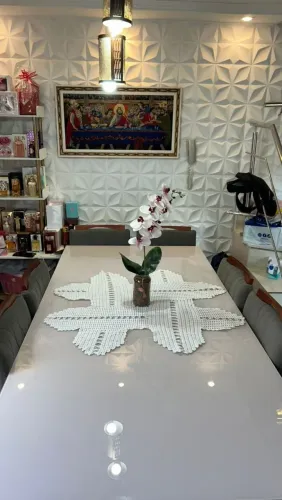 Mesa de jantar em imbuia para 8 lugares tam 2x1 com tampo de vidro