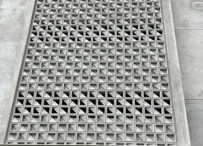 Cobogó triangular 30x30x7cm em concreto