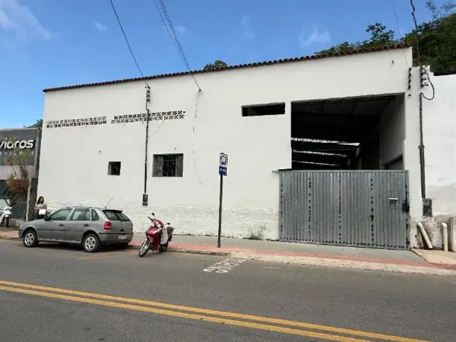 Alugo Galpão com 540m² com excelente localização no Bairro Lacê - Próximo a Kurumá