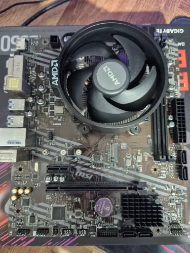 Kit placa mãe am4 e processador Ryzen