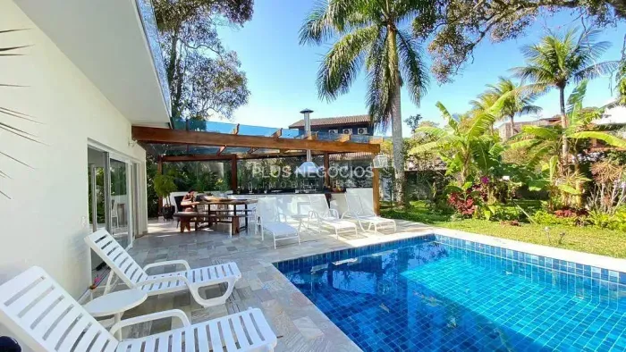 Riviera de São Lourenço | Casa à venda, Riviera, Bertioga, SP | area gourmet piscina