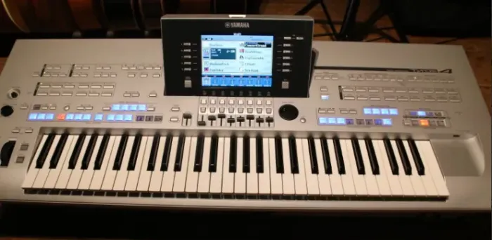 Keyboard Yamaha Tyros 5 61 teclas - Workstation 1 man band