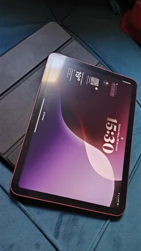 iPad 11 com capinha e película