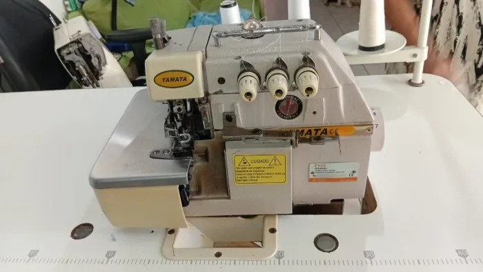 Máquina de Costura Overloque Industrial Yamata 
