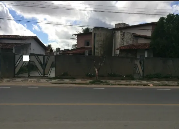 Casa com excelente terreno, no Sim.