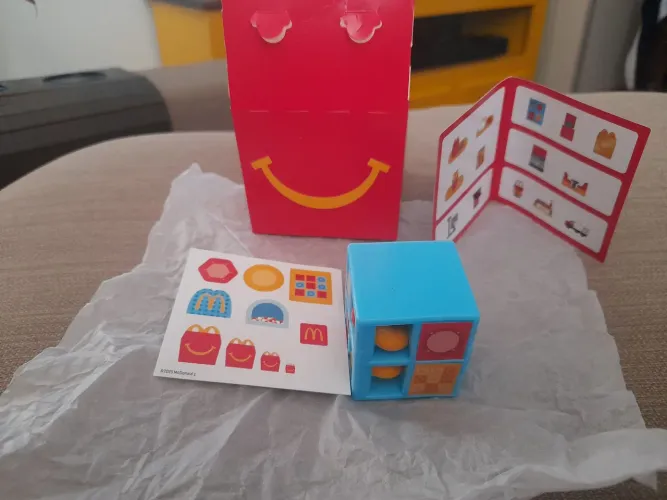 Brinquedo Coleção McDonald's 2026 Mini Play Ground 