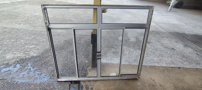 Janela de alumínio medida 1.20x 1 metro e grade de proteção 1.40x1.20