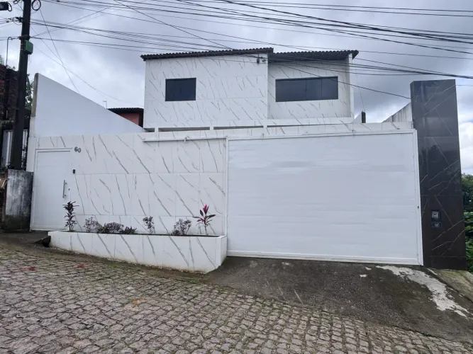 Casa Duplex de Alto Padrão com piscina /Santo Aleixo