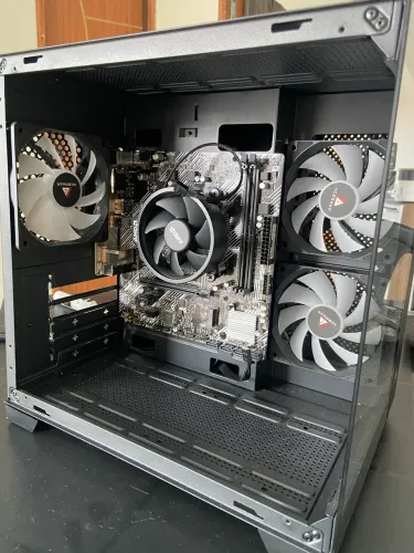 Faço montagem de PC