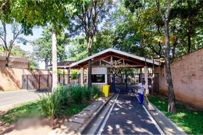 RE/MAX Aluga Casa em Condomínio, com 3 suítes, pr[oximo ao Shopping Iguatemi Campinas por 