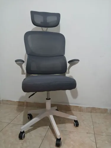 Vendo Cadeira, nova. No Plástico ainda