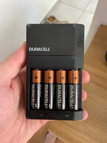 Carregador de Pilhas Duracell